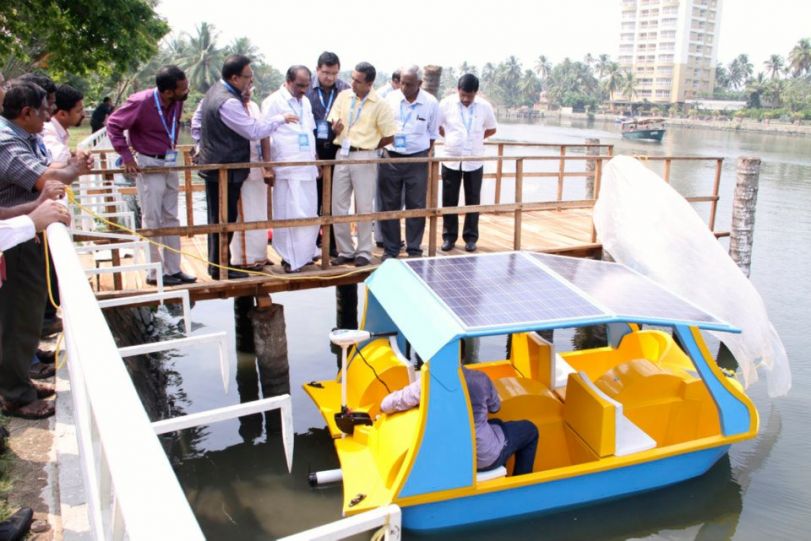  - 12093014-kerala-ports-minister-shri-babu-inaugurating-sun-crz-9-solar-boat