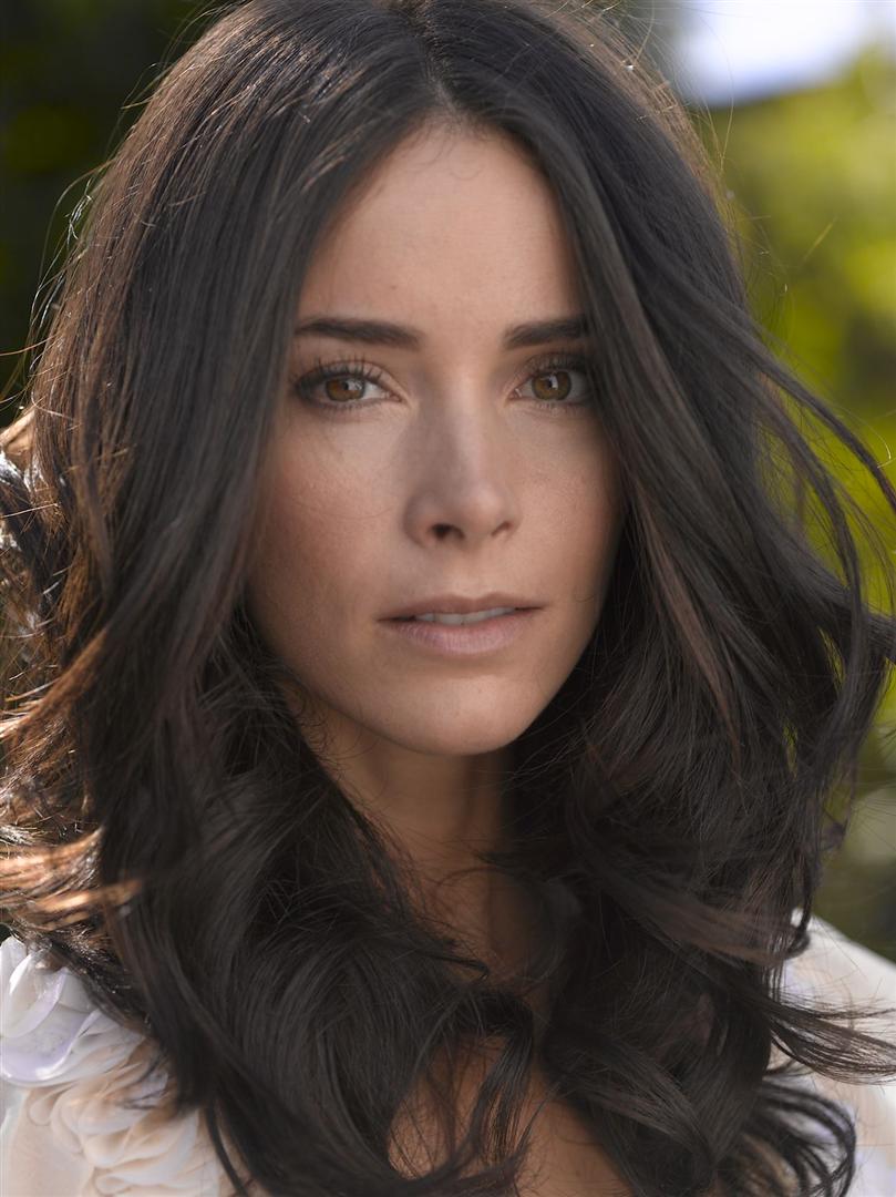 Actress Abigail Spencer Will Host The Second Annual Georgia 