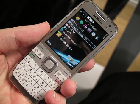 Nokia e52 не слышно